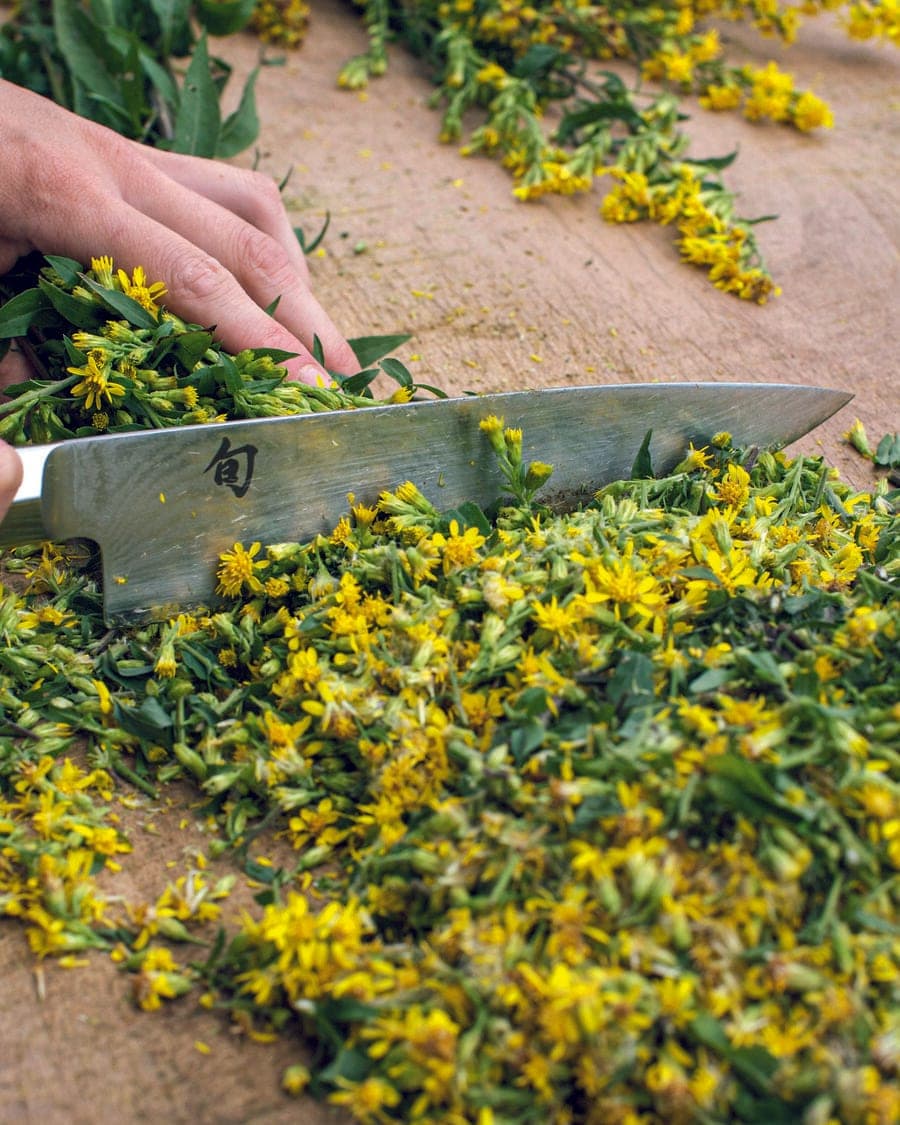 Verge d’or fraîchement coupée, transformée à la main